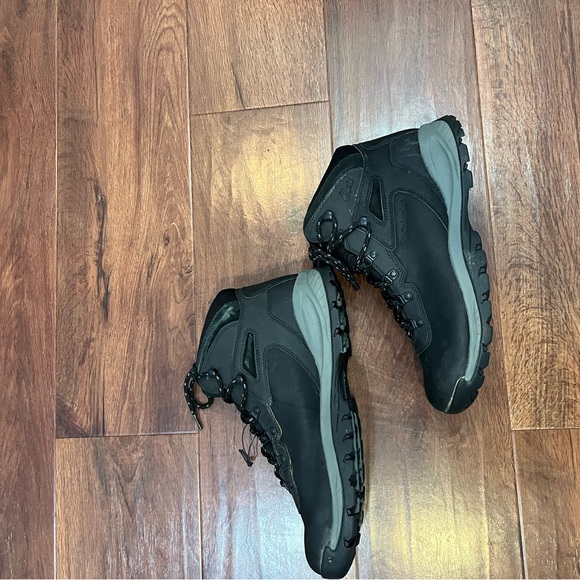 Black Columbia hiking boots main image 4